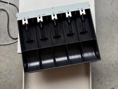 Cash drawer with removable tray