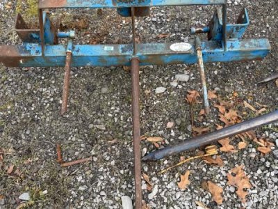 TRACTOR LOADER HAY SPEAR OR 3 PT HITCH FARMHAND LOADER