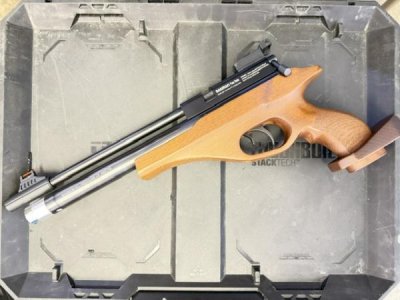Beeman 2027 air pistol