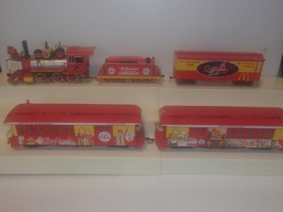 Nice Buchman HO McDonalds Train Loco Tender & 3 Cars!