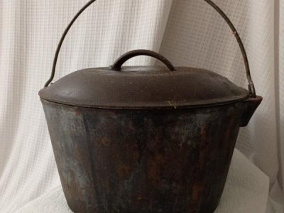 3 Cast iron  pieces