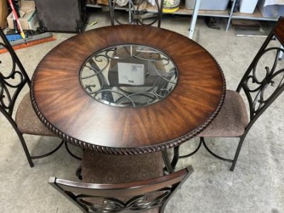 Ashley Furniture Table & Chairs
