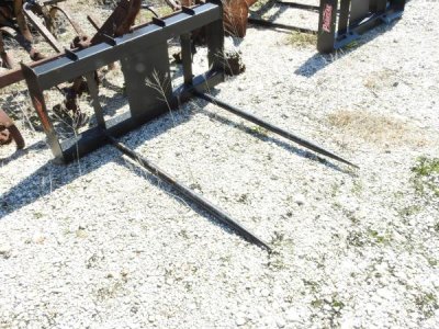 NEW Double Hay Spear