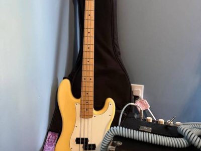 Fender Precision Bass w/ amp